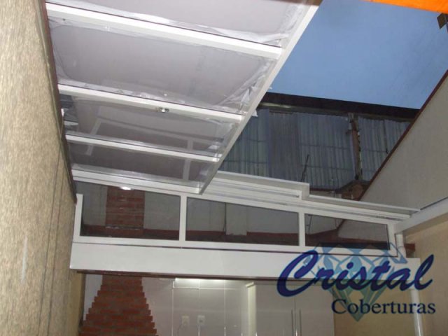 Cobertura Retrátil Lateral - Churrasqueira