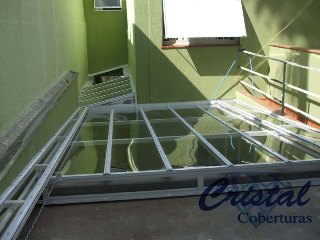 Cobertura em Vidro Retrátil - Lavanderia